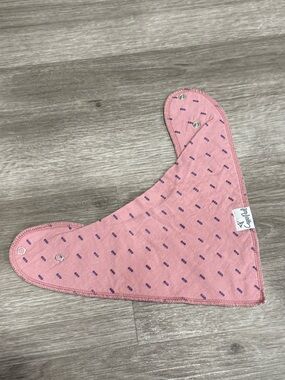 Pink Dot Triangle Bib with Adjustable Snaps